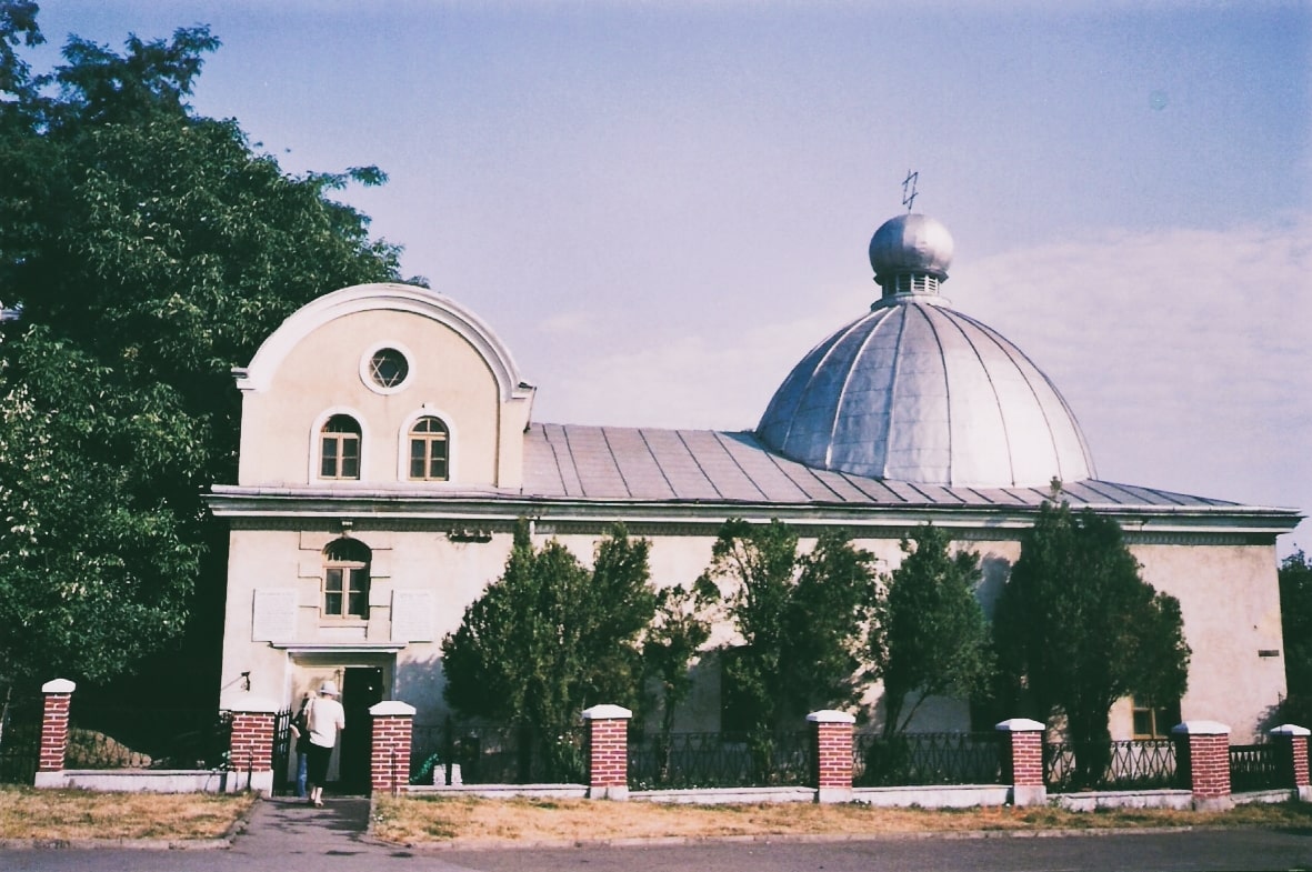 The_great_synagogue_in_Iasi,_Romania-min